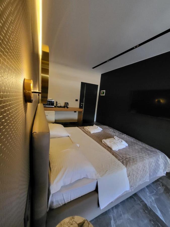 La Mirage Apartment 04 地拉那 外观 照片